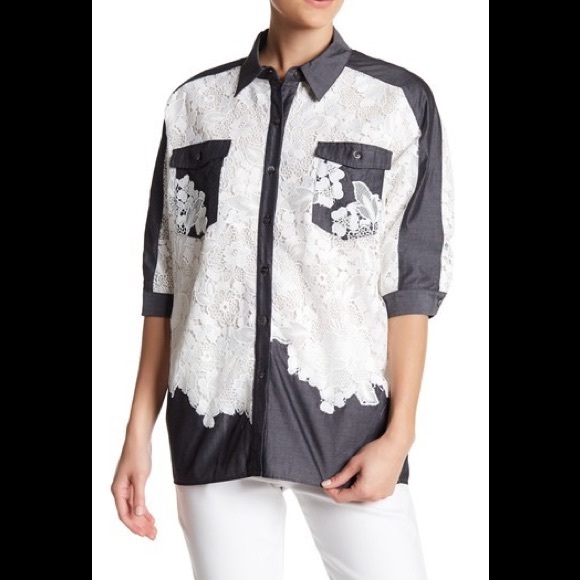 - Super cute button down lace top - Picture 2 of 9